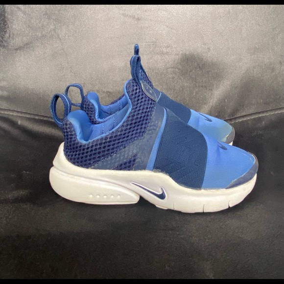 nike slip on boys shoes